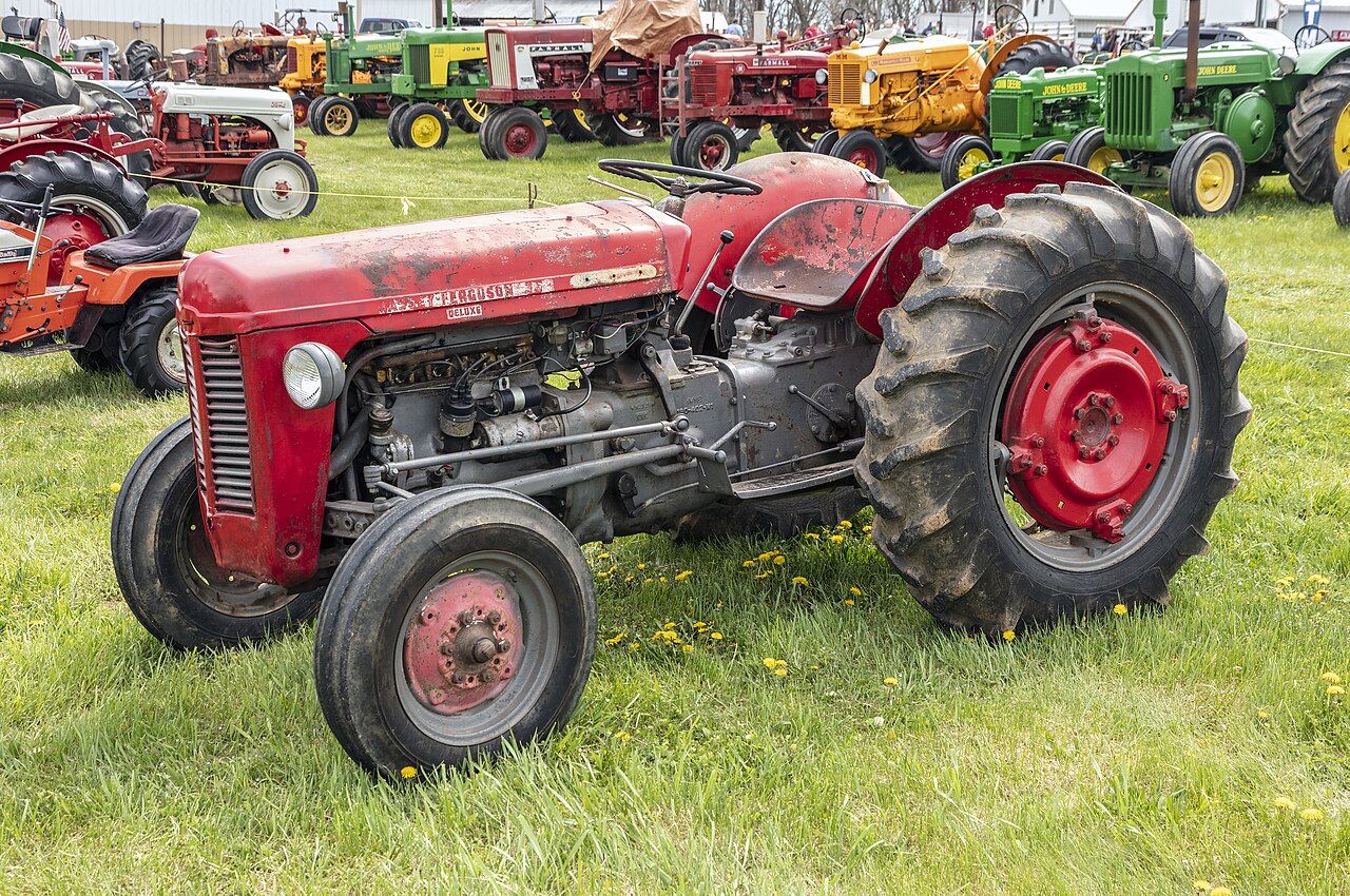 Massey-Ferguson 35 Deluxe tractor